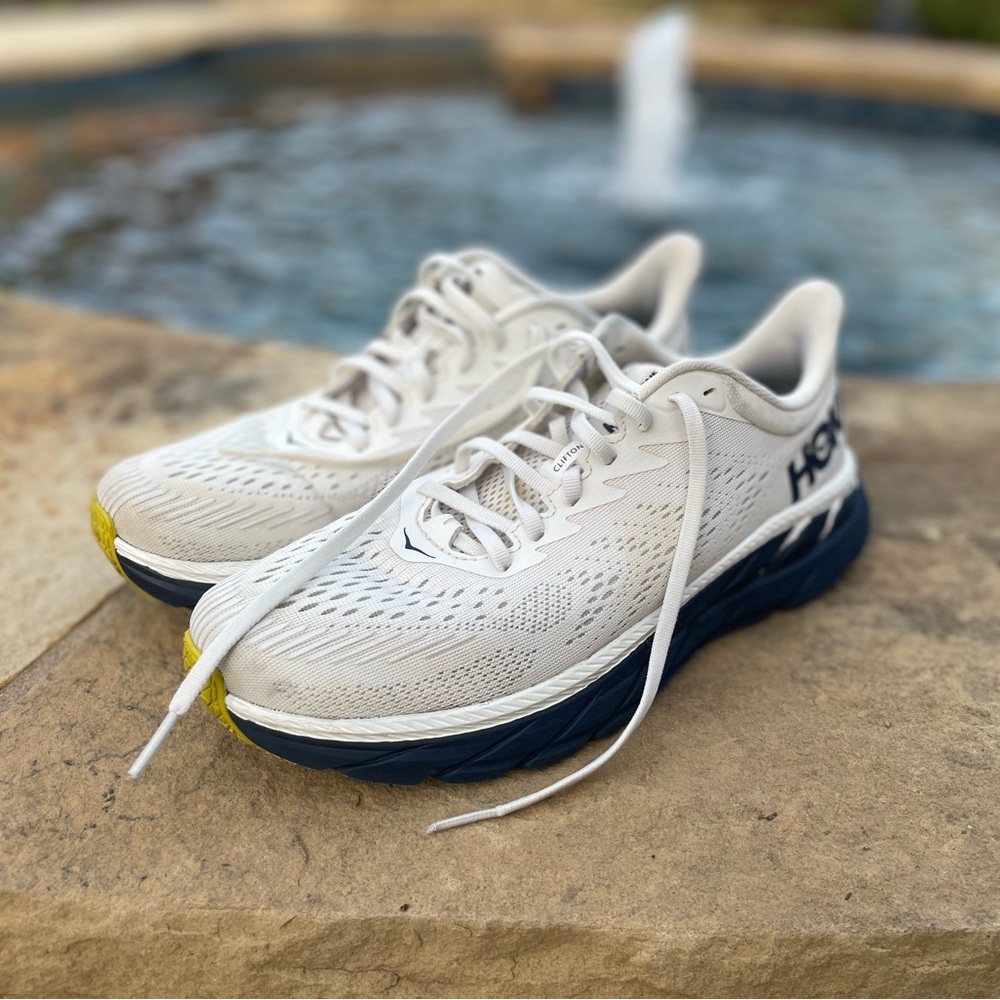 Hoka Clifton 7 women’s size 9, white and blue